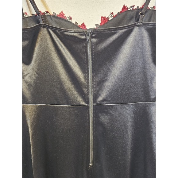 Windsor Black With Roses Satin Dress - Picture 7 of 8